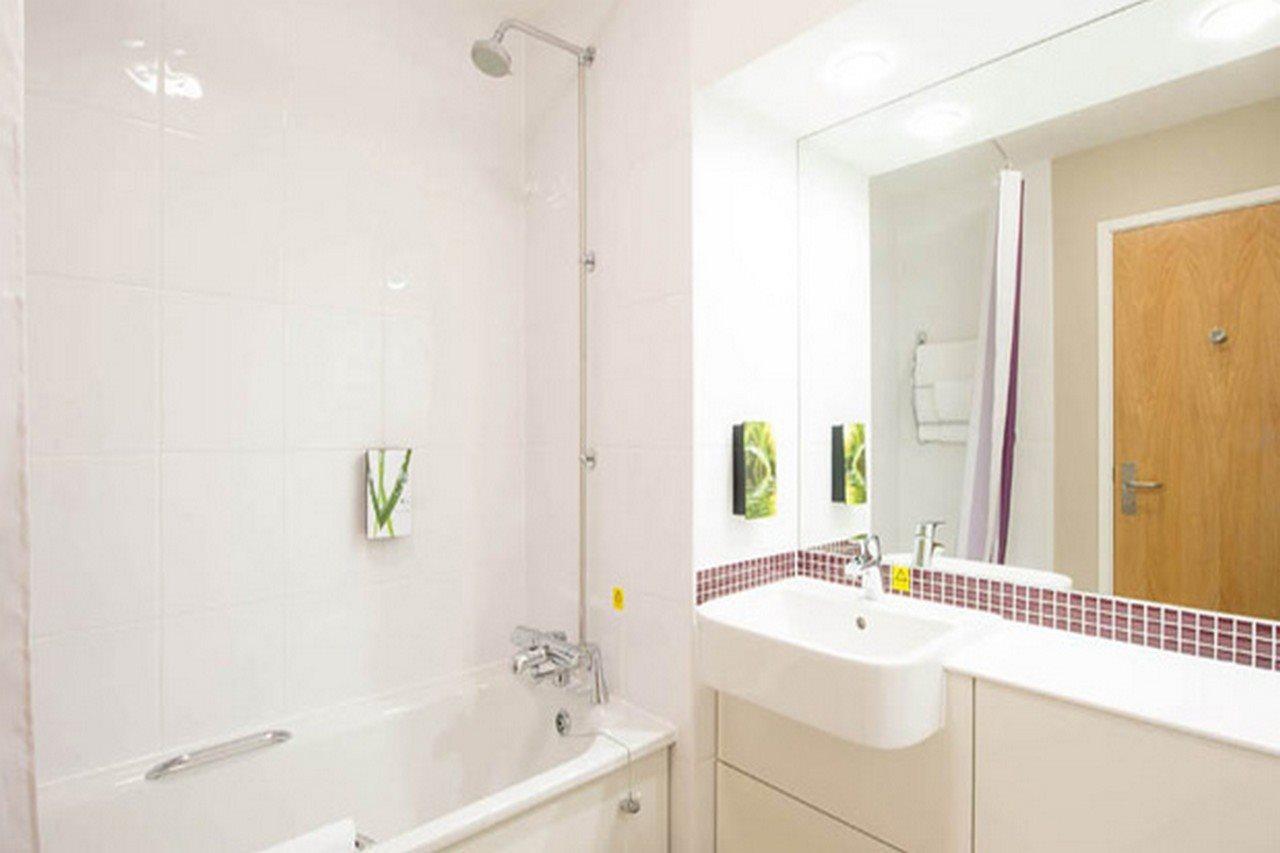 Premier Inn Chippenham Luaran gambar