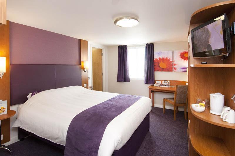 Premier Inn Chippenham Luaran gambar