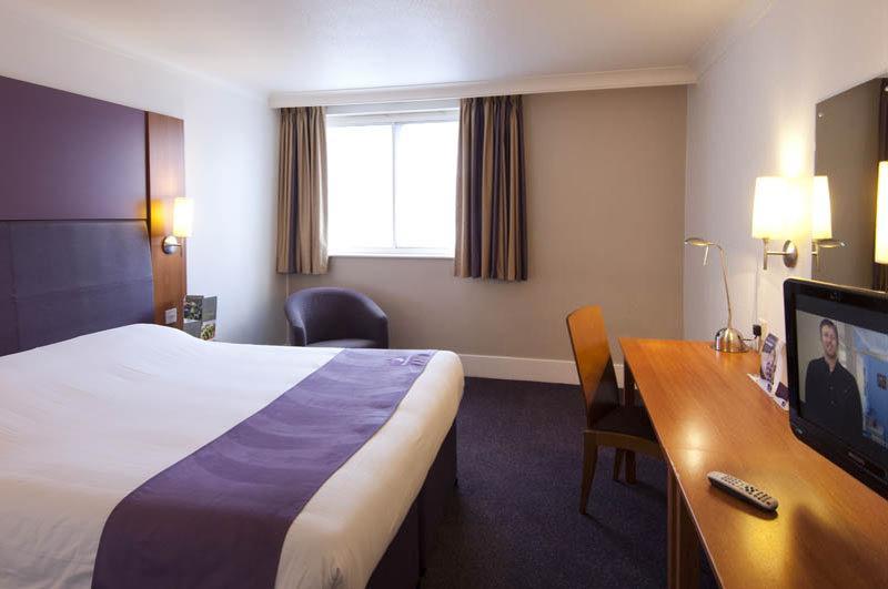 Premier Inn Chippenham Luaran gambar